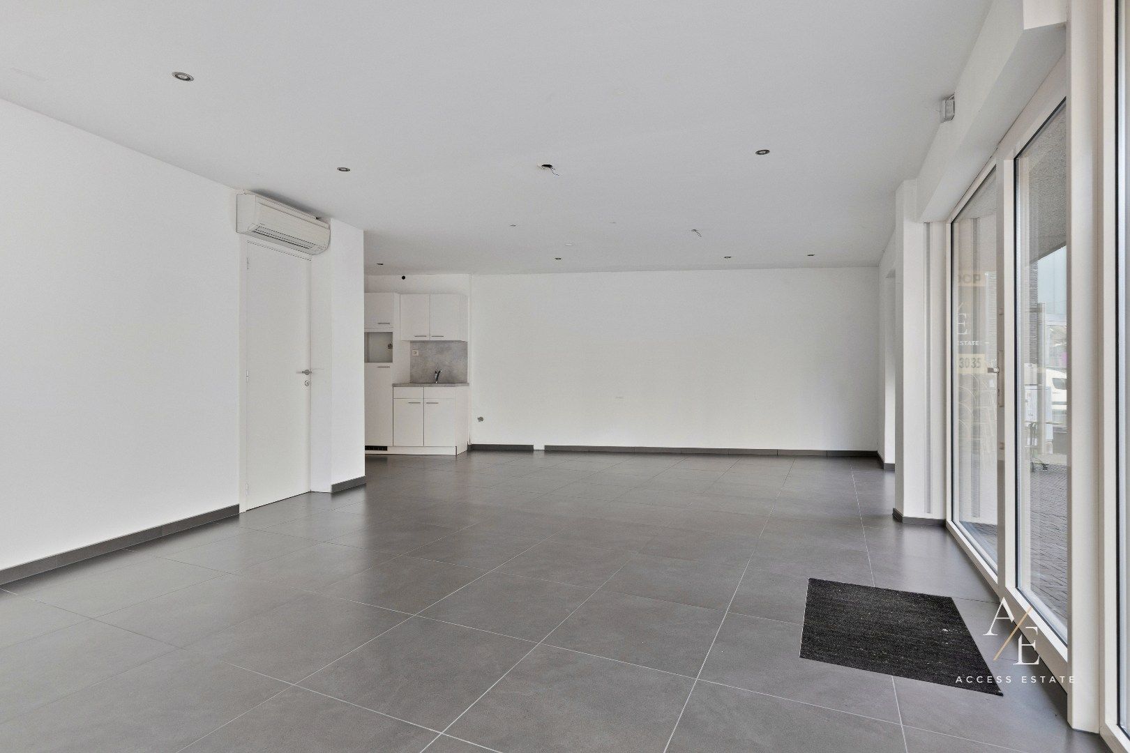 ZOTTEGEM - Uniek commercieel pand op de Markt! foto 5