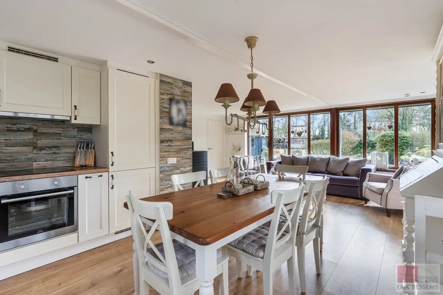 Gelijkvloerse vakantiewoning met een woonoppervlakte van 78 m², gelegen op een ruim perceel van 551 m². foto 11