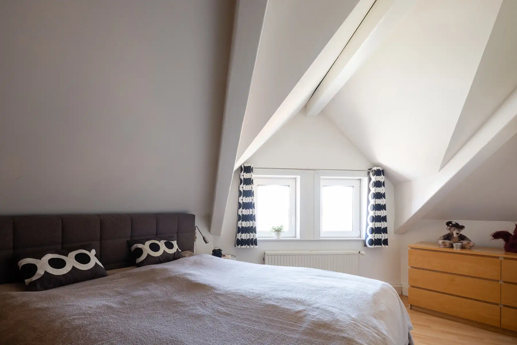 Veelzijdige woning met handelsruimte en garage foto 22
