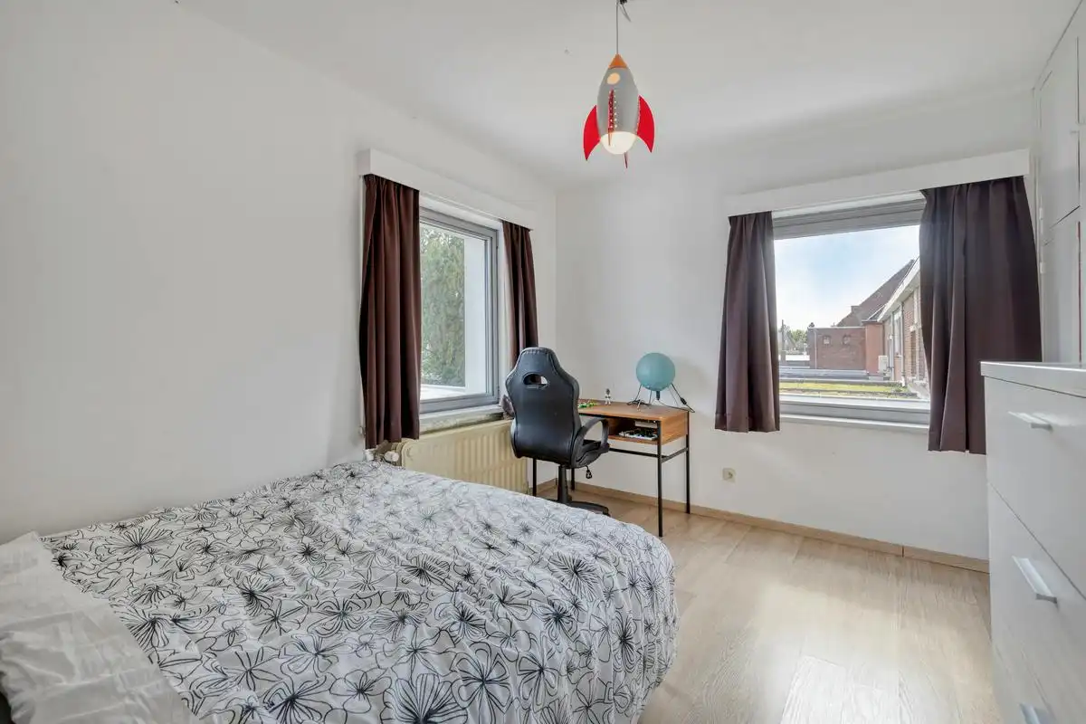 Instapklare woning met 4 slaapkamers te koop in hartje Zwijnaarde foto 9