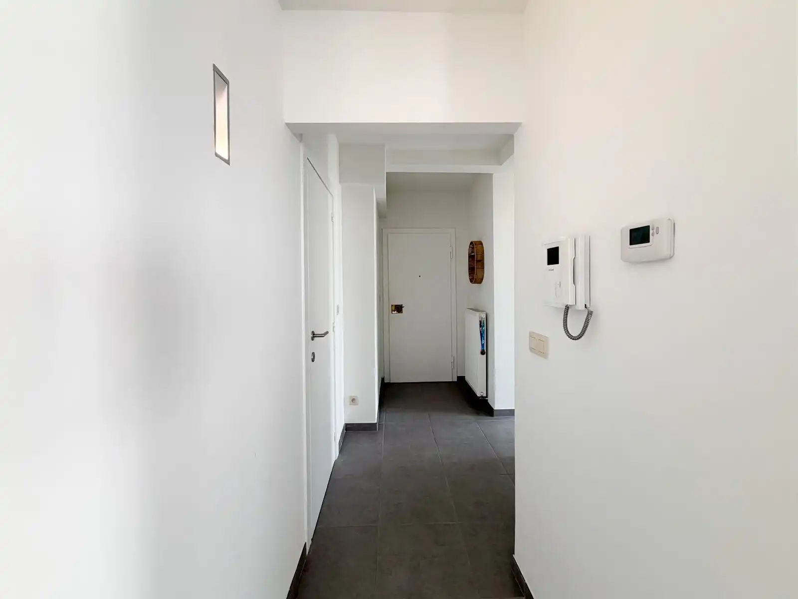 Fanstastisch ruim hoekappartement met 2 slpk én gemeubeld, pal aan zee foto 8