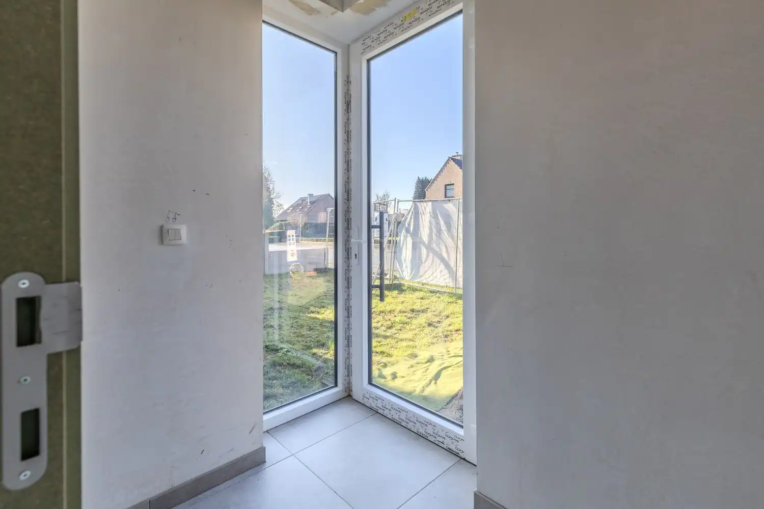 Hedendaagse nieuwbouwwoning met drie slaapkamers op rustige ligging in Neeroeteren foto 4