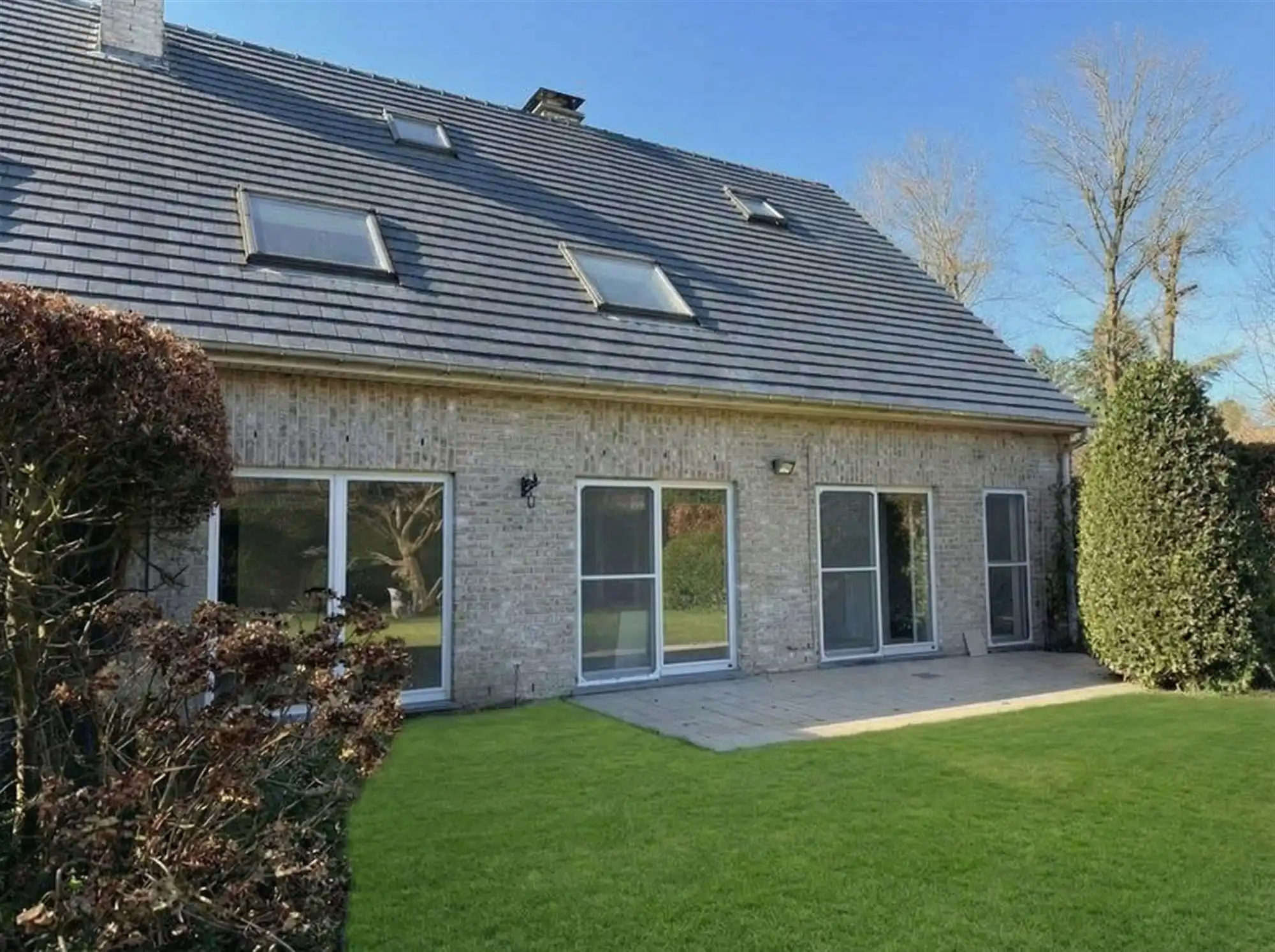 Prachtige ruime woning met tuin in het centrum van de Heide foto {{pictureIndex}}