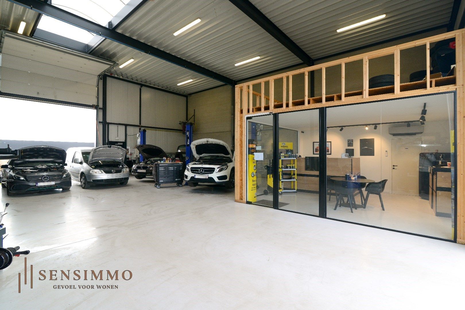 Overname Garage – Instapklaar & volledig uitgerust! foto {{pictureIndex}}