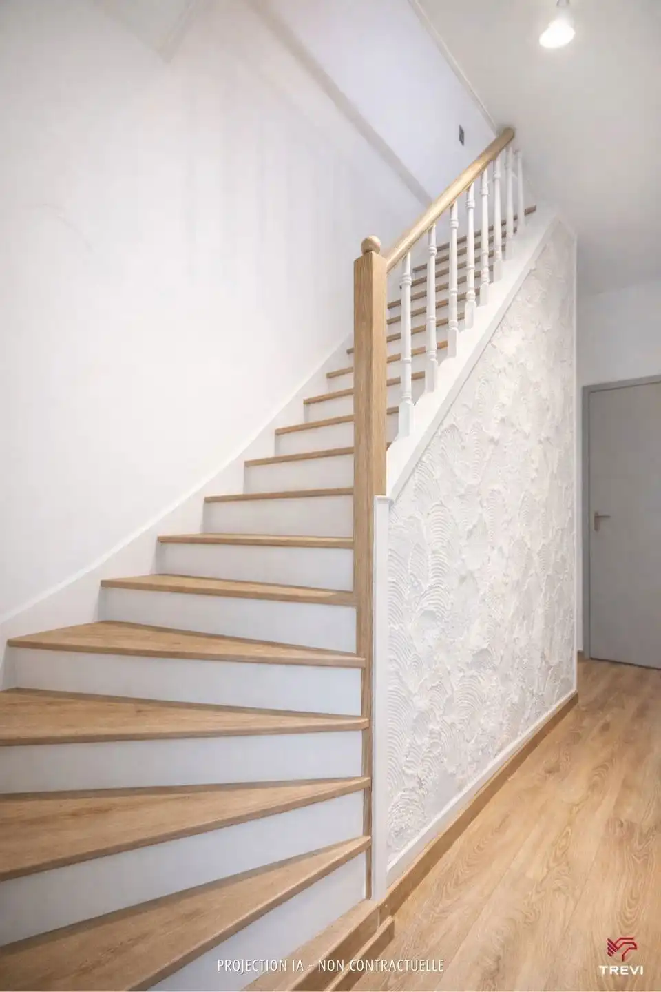 Een ruime woning met potentieel op toplocatie foto 3