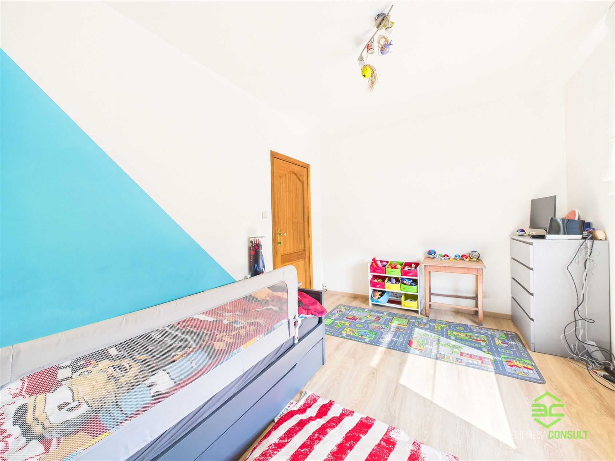 Instapklare gelijkvloerse woning met 3 slpk op 10a 21ca! foto 8