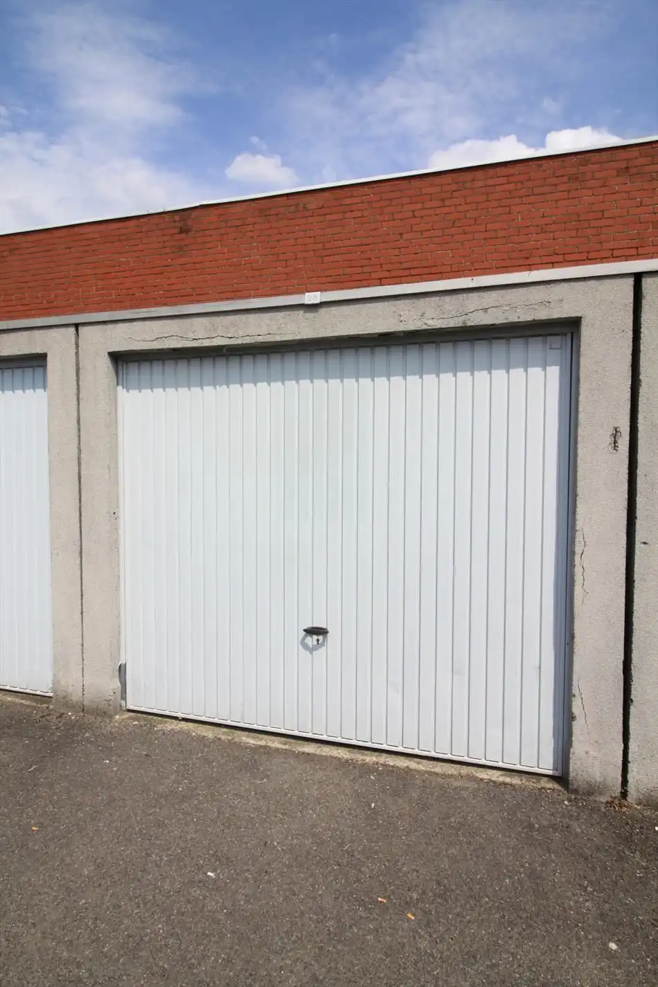 Garage in het centrum van Roeselare foto {{pictureIndex}}