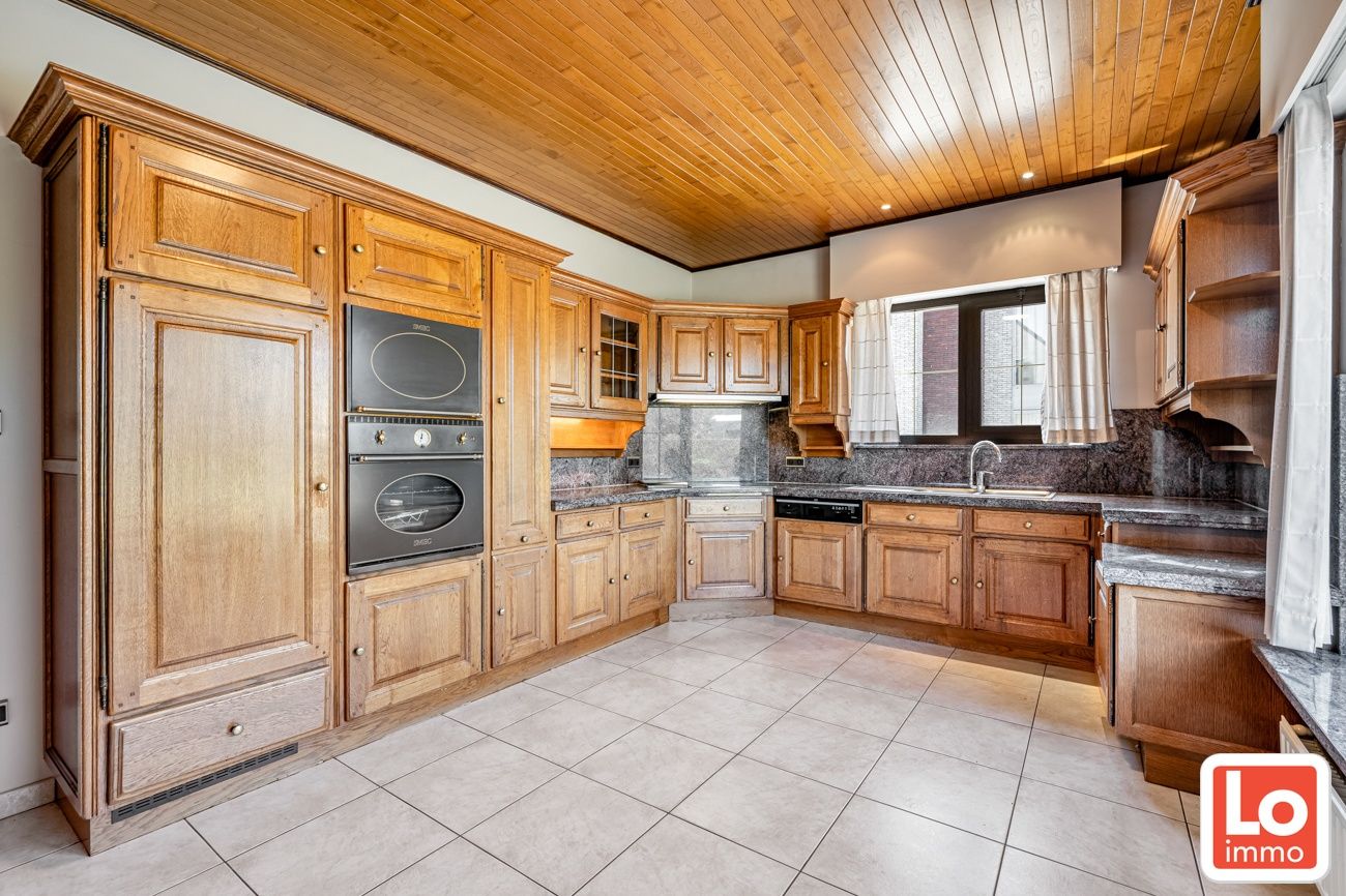 Mooie grote villa met 3 à 4 slaapkamers op een totaal van 1120m² foto 5