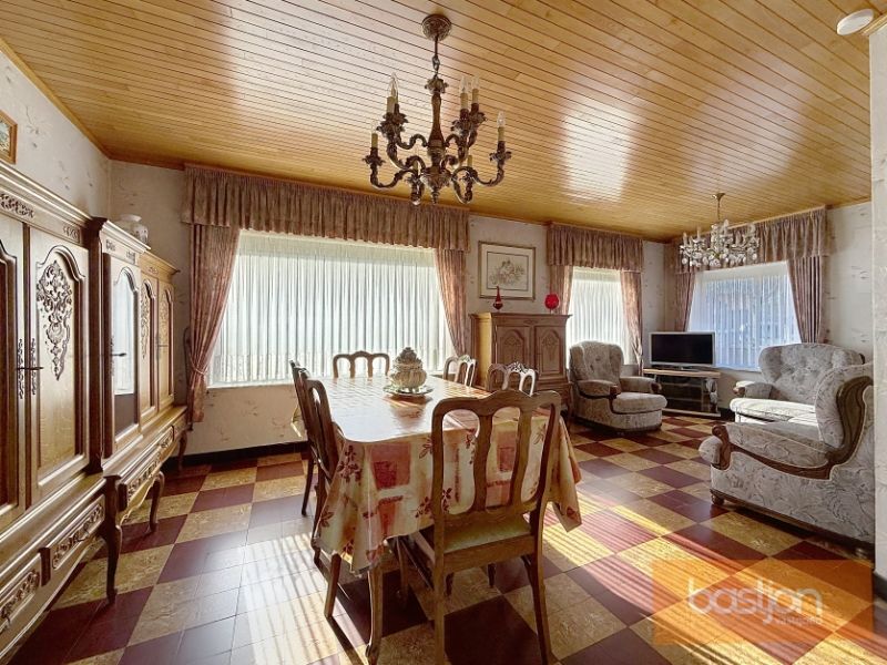 🏡 Te renoveren woning te koop in rustige buurt van Marke! foto 3