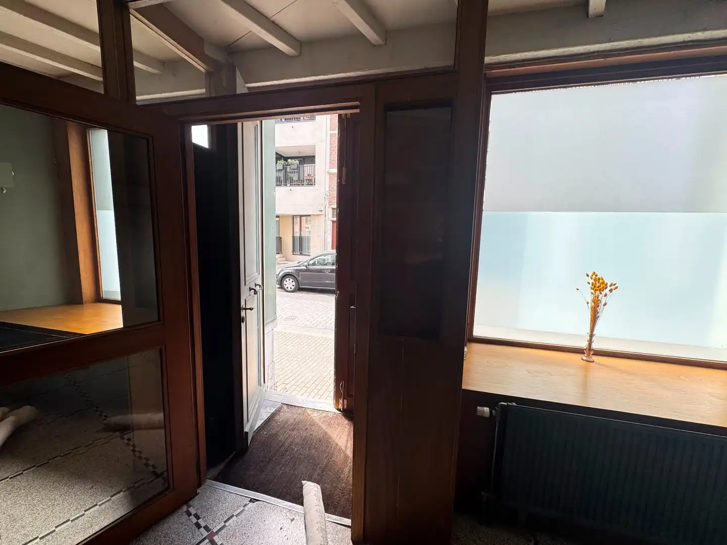 Karaktervol kantoor-/commercieel gelijkvloers op een unieke toplocatie in hartje Antwerpen foto 6