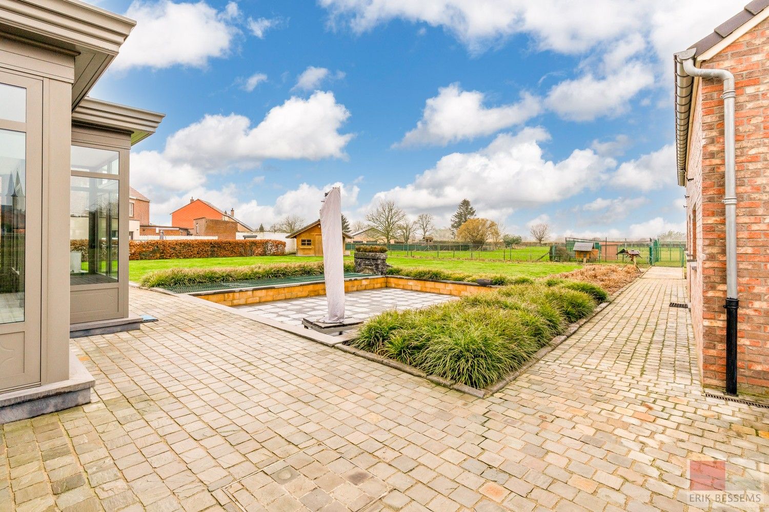 Deze ruime landelijk gelegen woning, met een woonoppervlakte van circa 287 m² en gelegen op een perceel van 3969 m², is voorzien van alle moderne comfort. foto 25