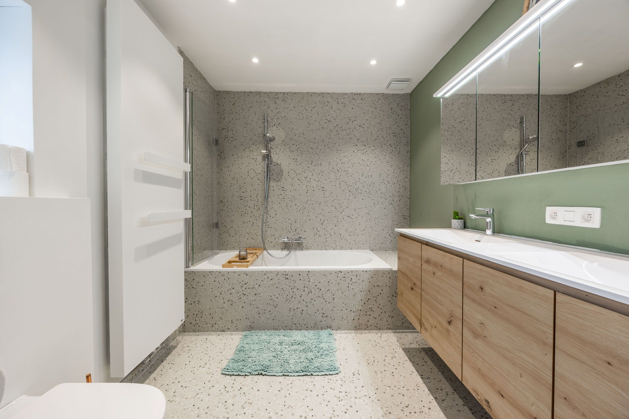 Gerenoveerde rijwoning met tuin foto 11