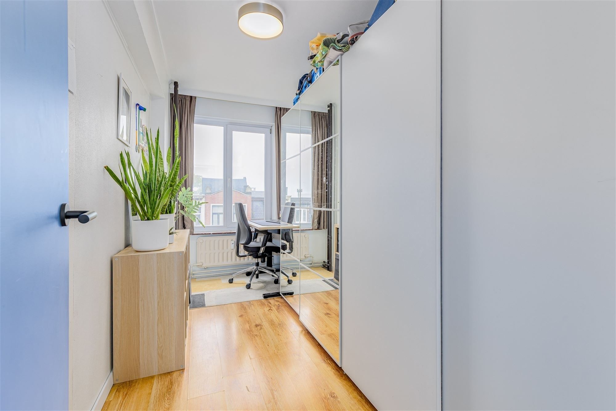 Instapklaar appt met zonovergoten living en 2 slk foto 11