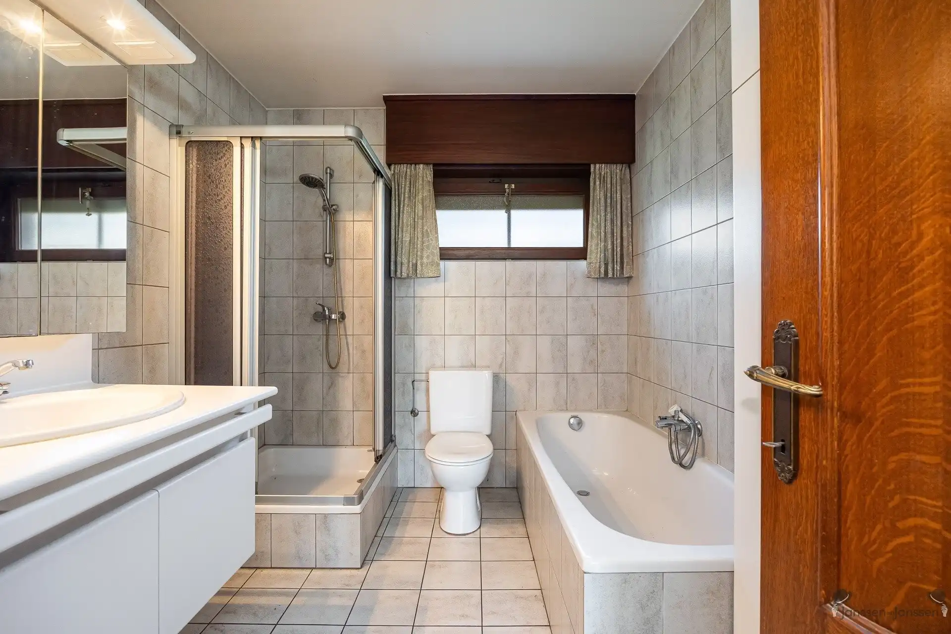 Rustig gelegen villa met uitgestrekte tuin foto 12