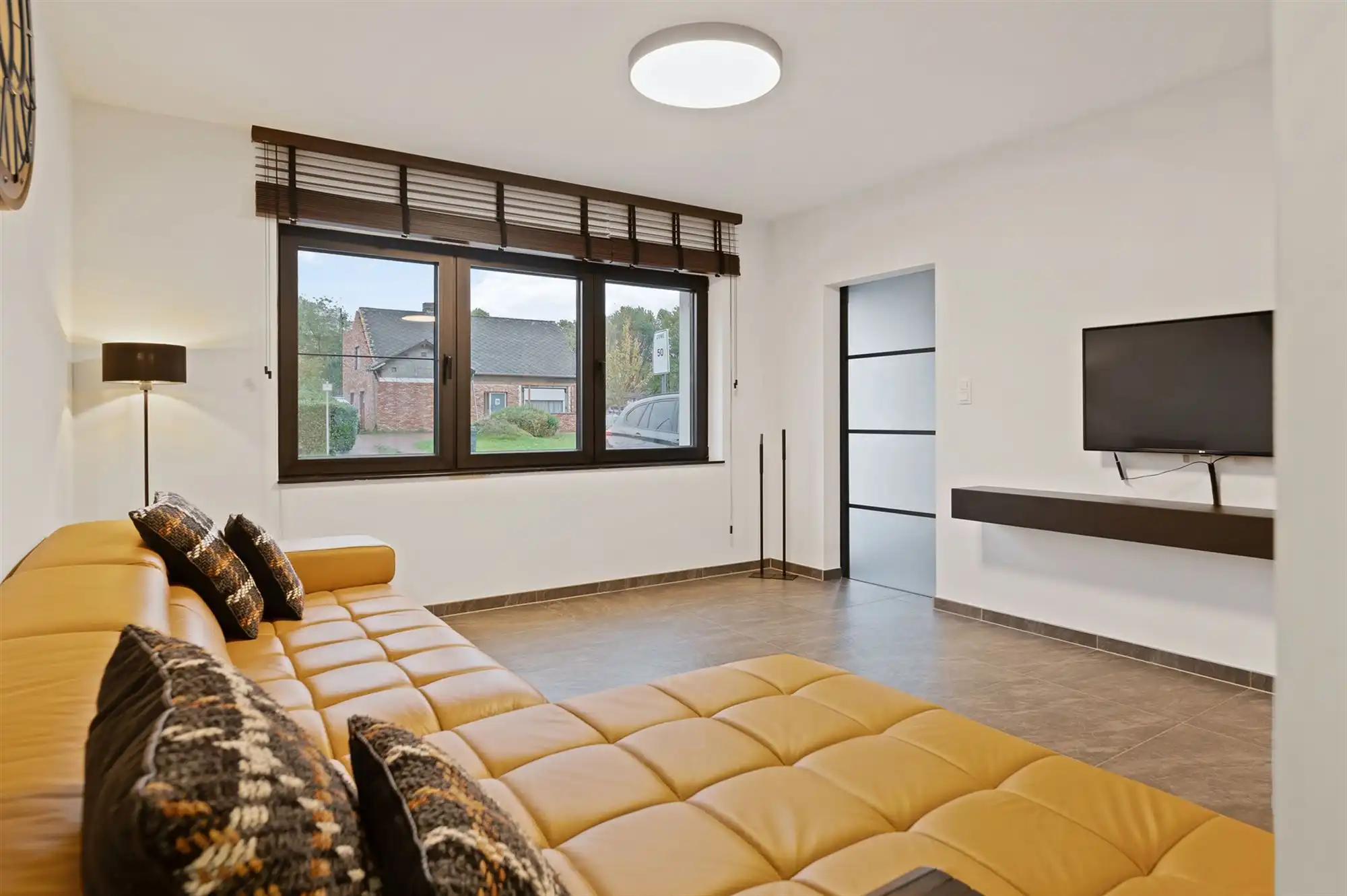 KNAP GERENOVEERDE WONING WONING MET 3SLAAPKAMERS OP EEN ZONNIG GEORIËNTEERD PERCEEL TE OOSTHAM foto 4