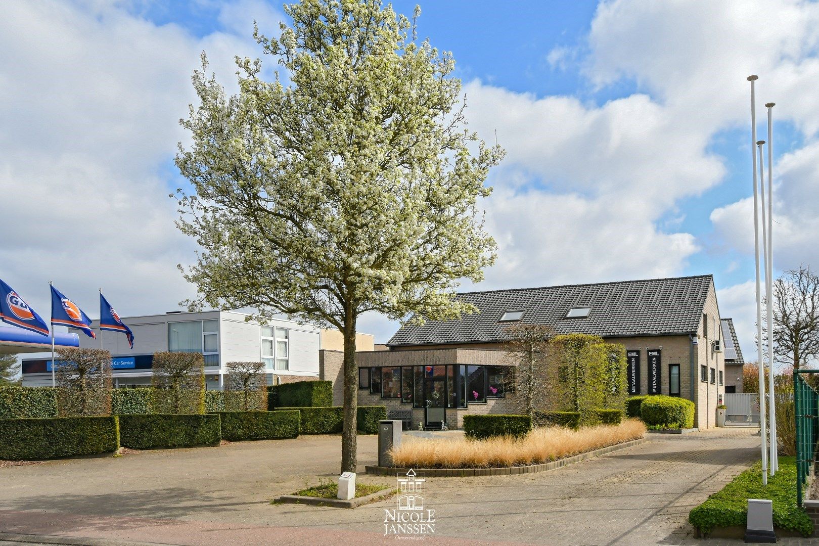 Woonst met studio en handelspand te koop foto {{pictureIndex}}