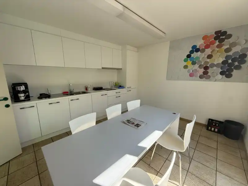 Toplocatie langs de E313: karaktervol kantoor- en opslagcomplex foto 9