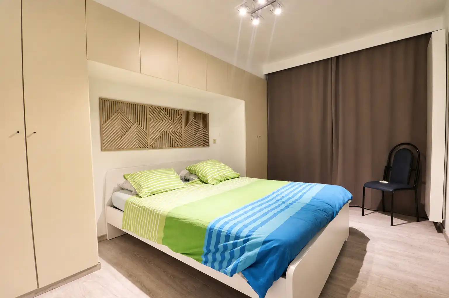 Volledig gerenoveerd 2-slaapkamerappartement met frontaal zeezicht. foto 6