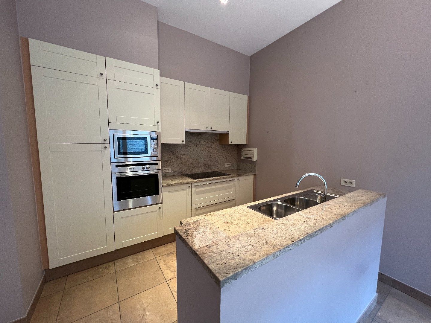 GEZELLIG APPARTEMENT MET 2 SLAAPKAMERS IN CENTRUM IEPER foto 6