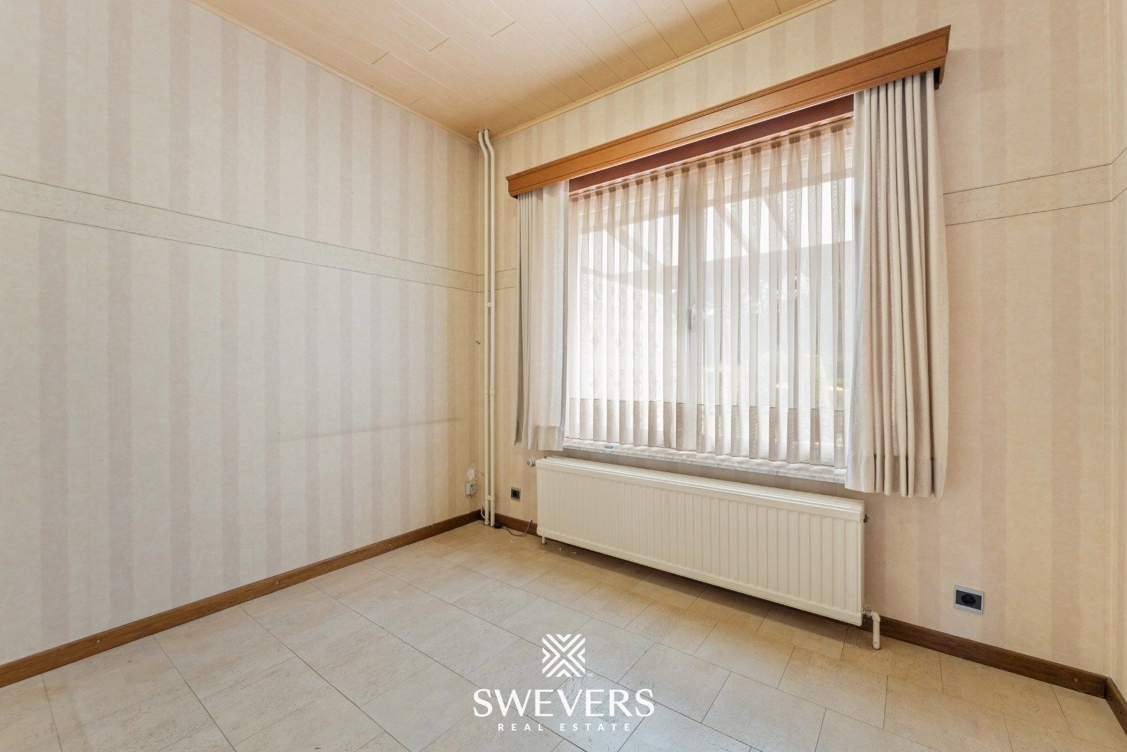 Ruime gezinswoning met 5 SLPK en veel potentieel in groene omgeving foto 15