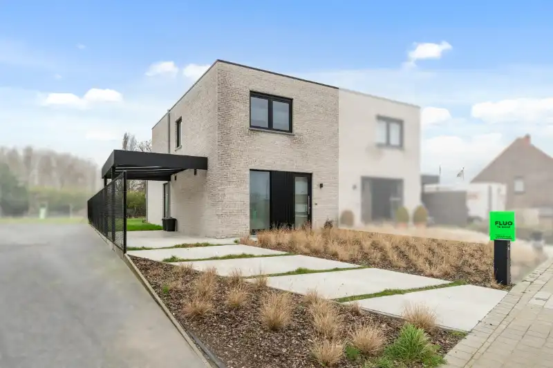 Recente nieuwbouwwoning nabij centrum Staden foto {{pictureIndex}}