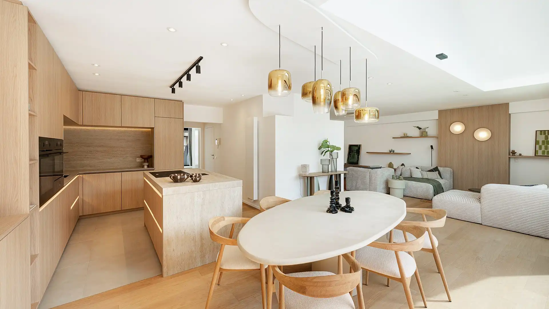 Ruime gerenoveerde duplex met 5 slaapkamers in Knokke. foto 4