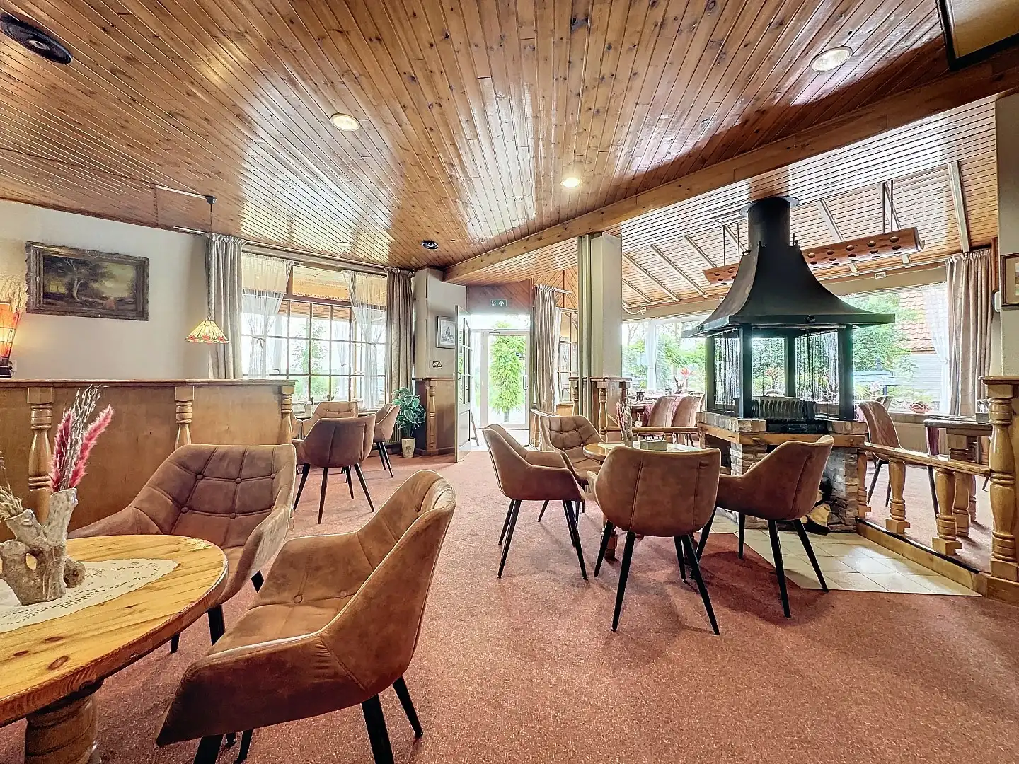 Restaurant en feestzaal ter overname foto 2