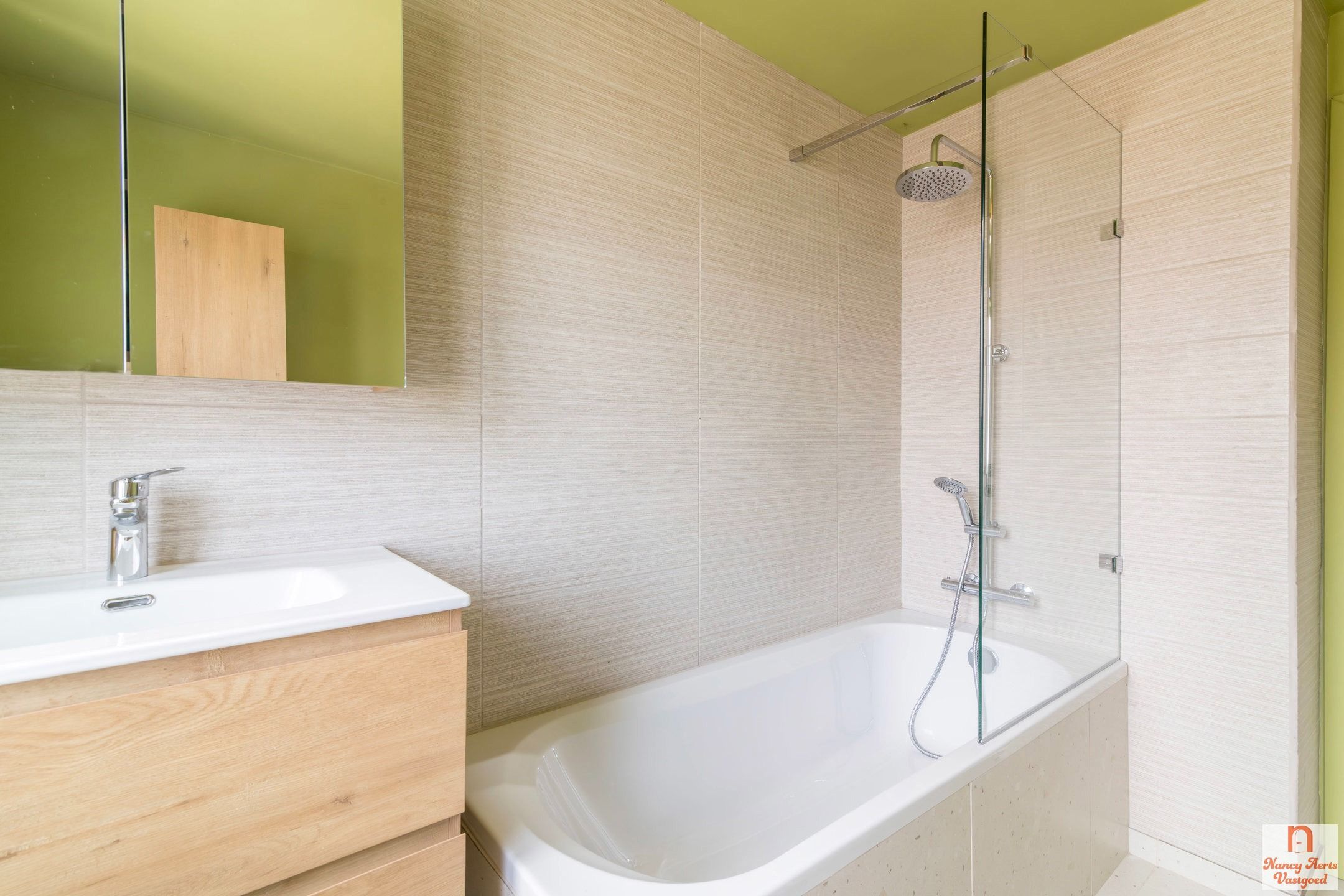 Split-level woning met veel ruimte en potentieel foto 23