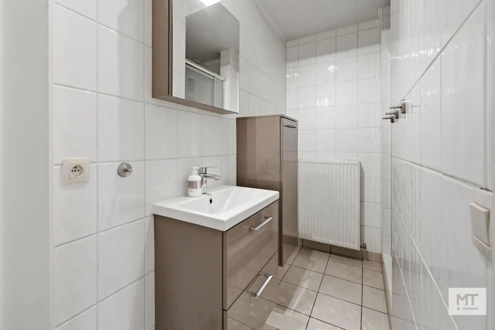 Gelijkvloers twee-slaapkamerappartement met garage te koop in het centrum van Langemark foto 12