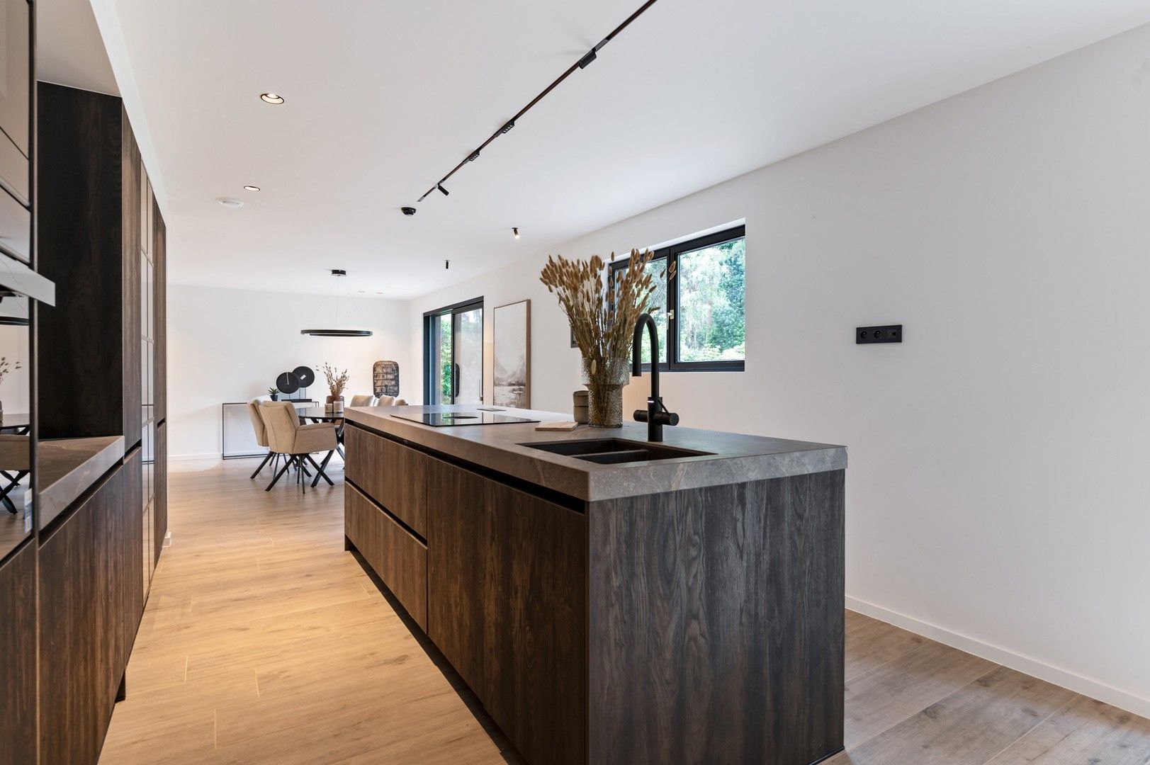 Moderne vernieuwbouw villa op prachtig perceel 1191 m² foto 9