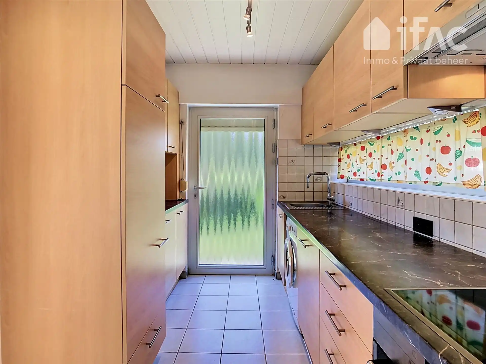 Woning met 4 slaapkamers, garage en tuin foto 10