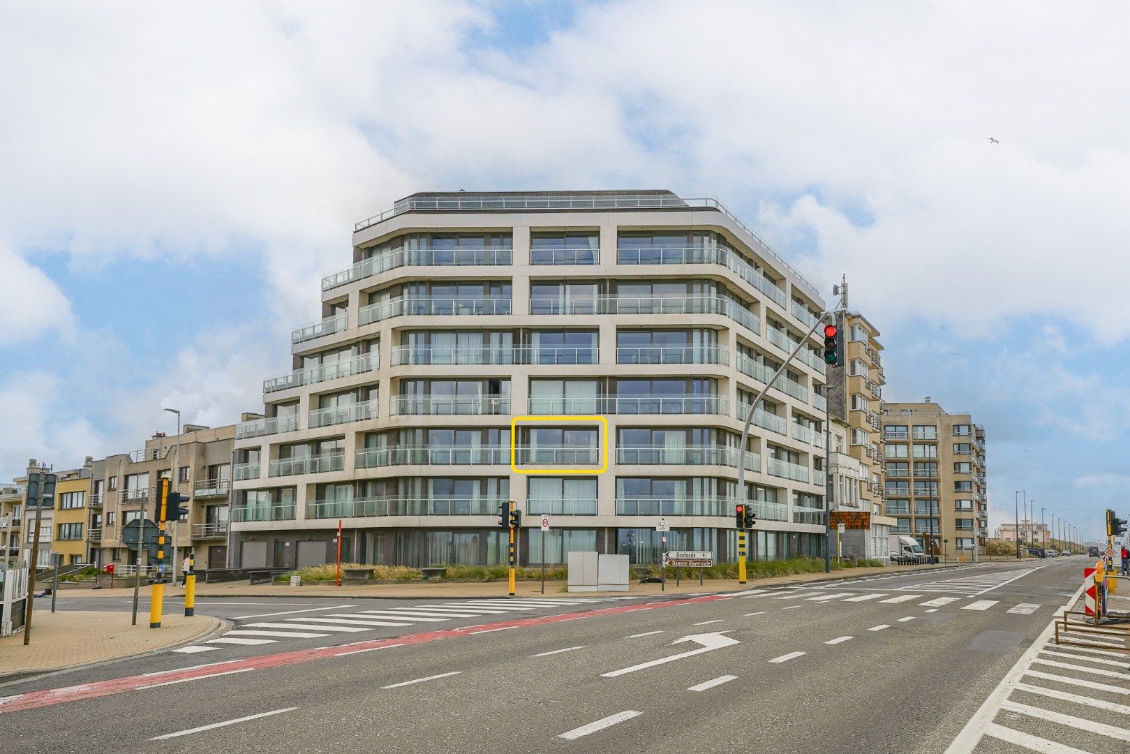 Instapklaar 2-slaapkamerappartement met zeezicht te Oostende foto {{pictureIndex}}