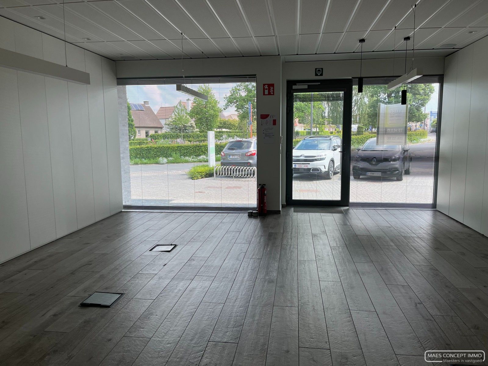 Centraal gelegen kantoor/praktijk/handelszaak te huur in Anzegem foto 2