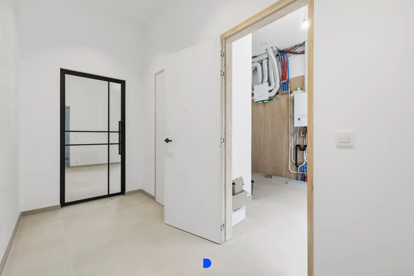 Stijlvol gerenoveerde woning met lichtrijke leefruimtes en tuin foto 10