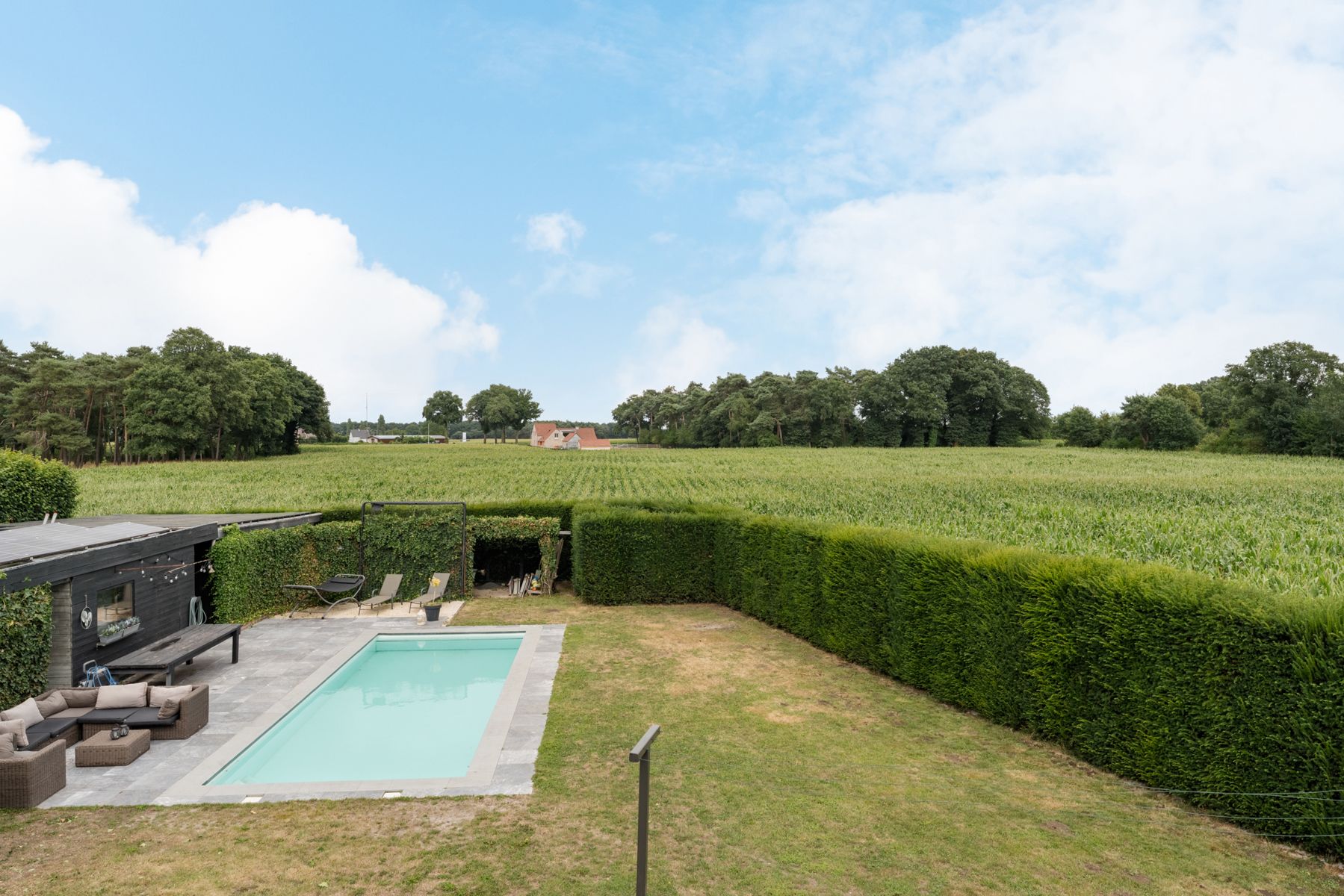 Ruime gerenoveerde woning met zwembad  foto 28