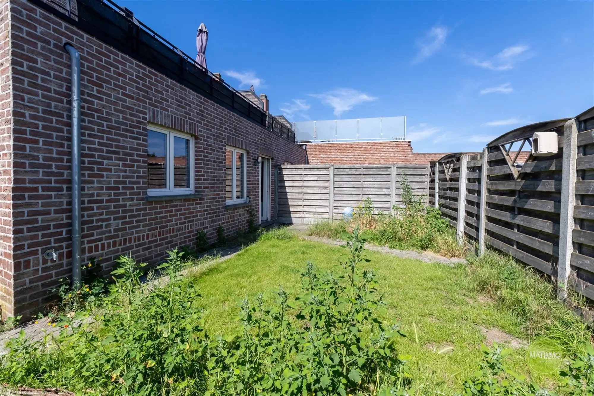 Instapklaar gelijkvloers appartement met autostaanplaats  foto 2