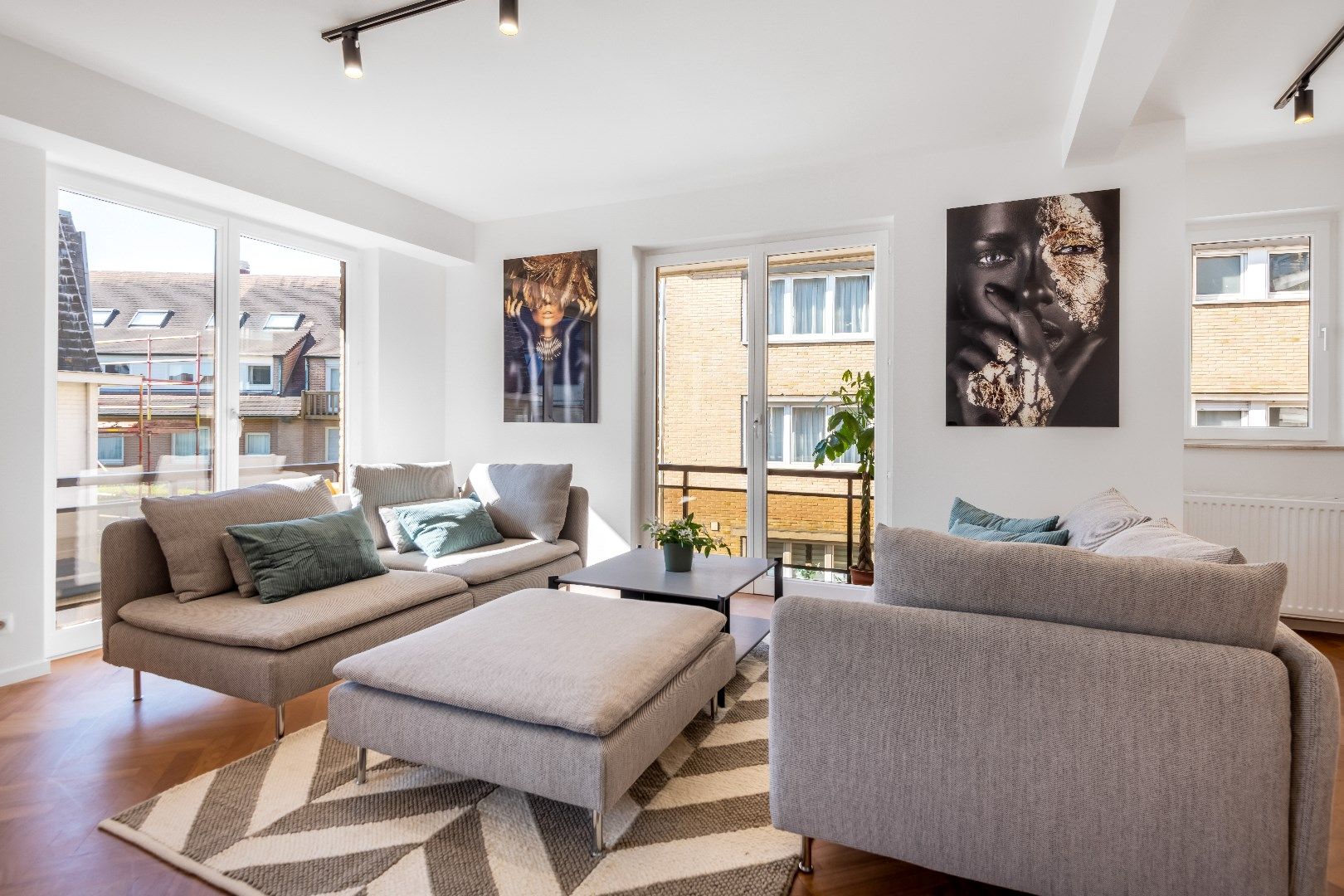 Prachtig gerenoveerd appartement met 3 slpk gelegen op 100 meter van de Zeedijk. Mogelijkheid aankoop parking foto 4