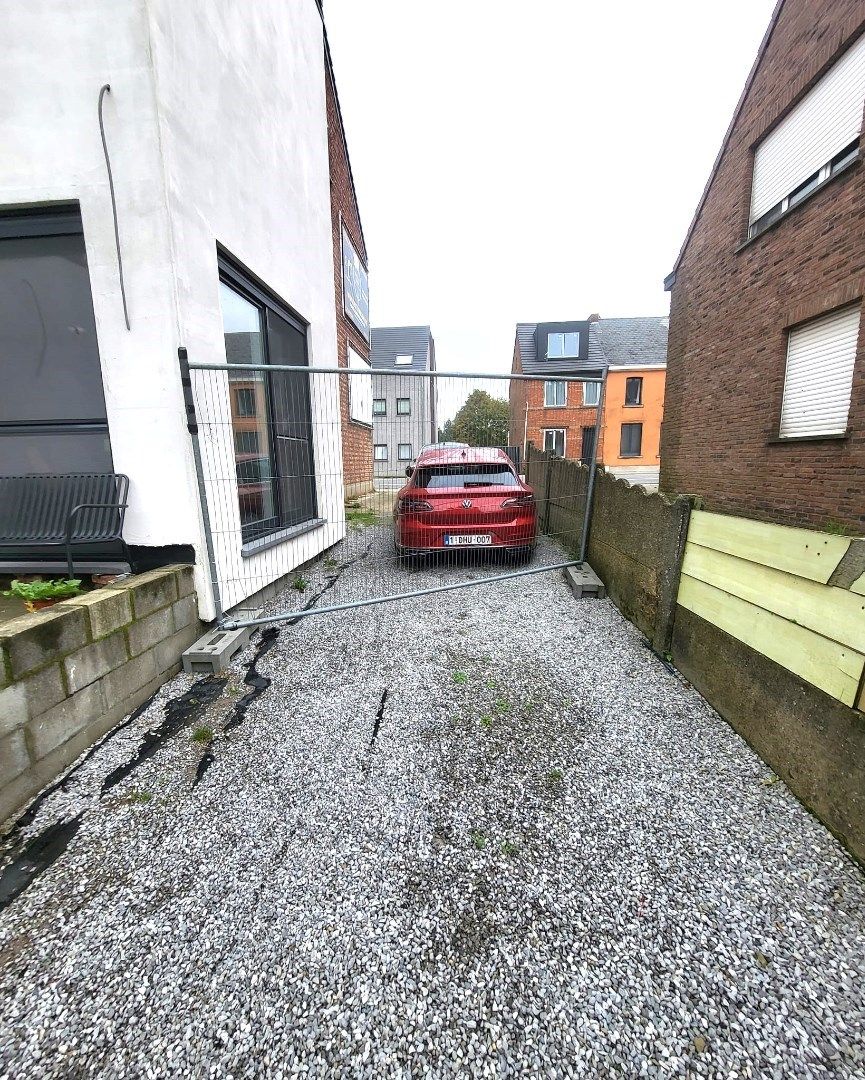 Ruime, nog licht af te werken woning gelegen te Eppegem. foto 20