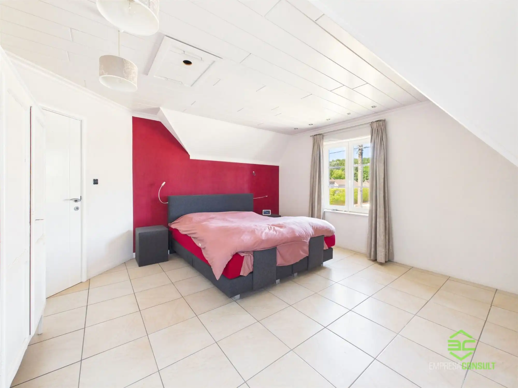 Ruime woning met 4/5 slpk en dubbele garage op 12a 50ca! foto 24