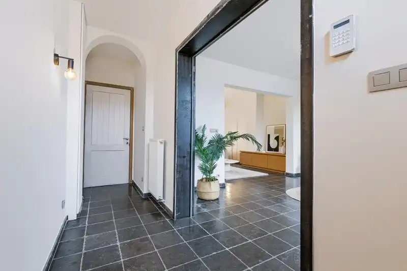 Karaktevolle eengezinswoning met garage en ruime tuin foto 3
