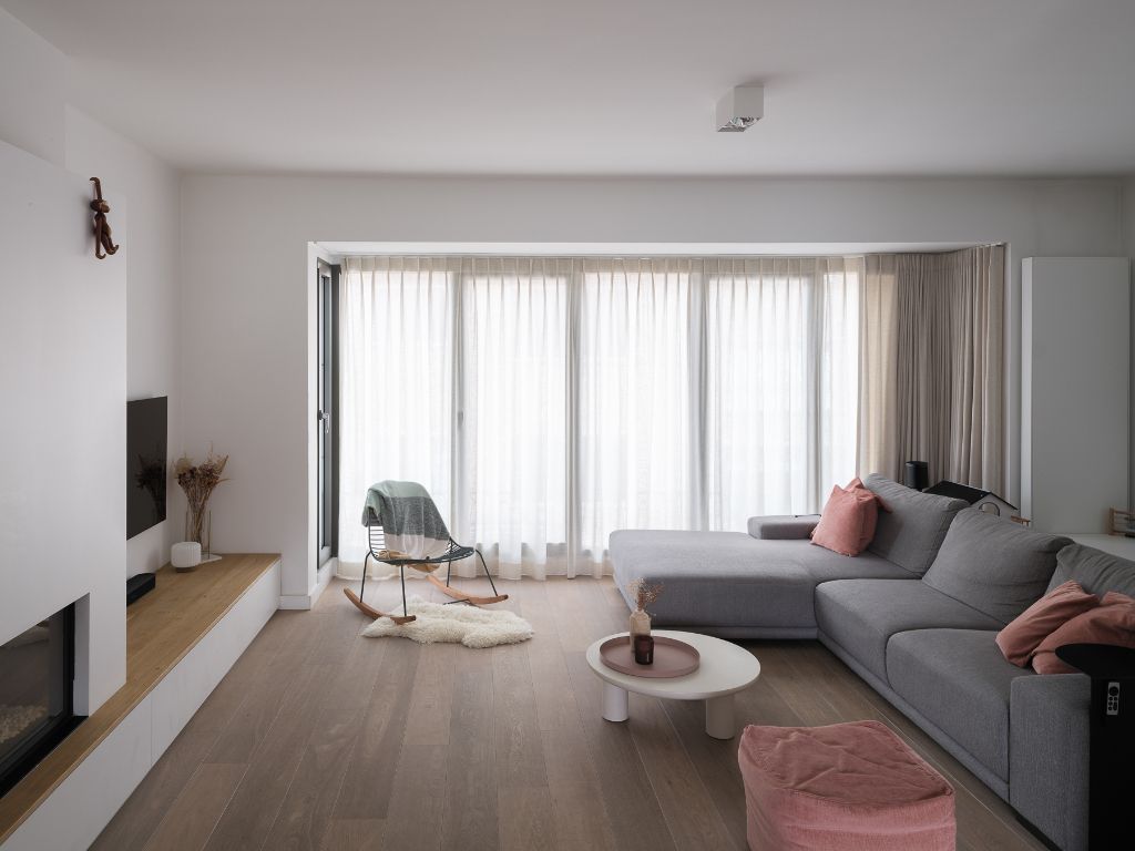 Stijlvolle woning op fietsafstand van het Gentse centrum, gelegen in een rustige en residentiële straat nabij Park Biest en het Potuitpark. foto {{pictureIndex}}