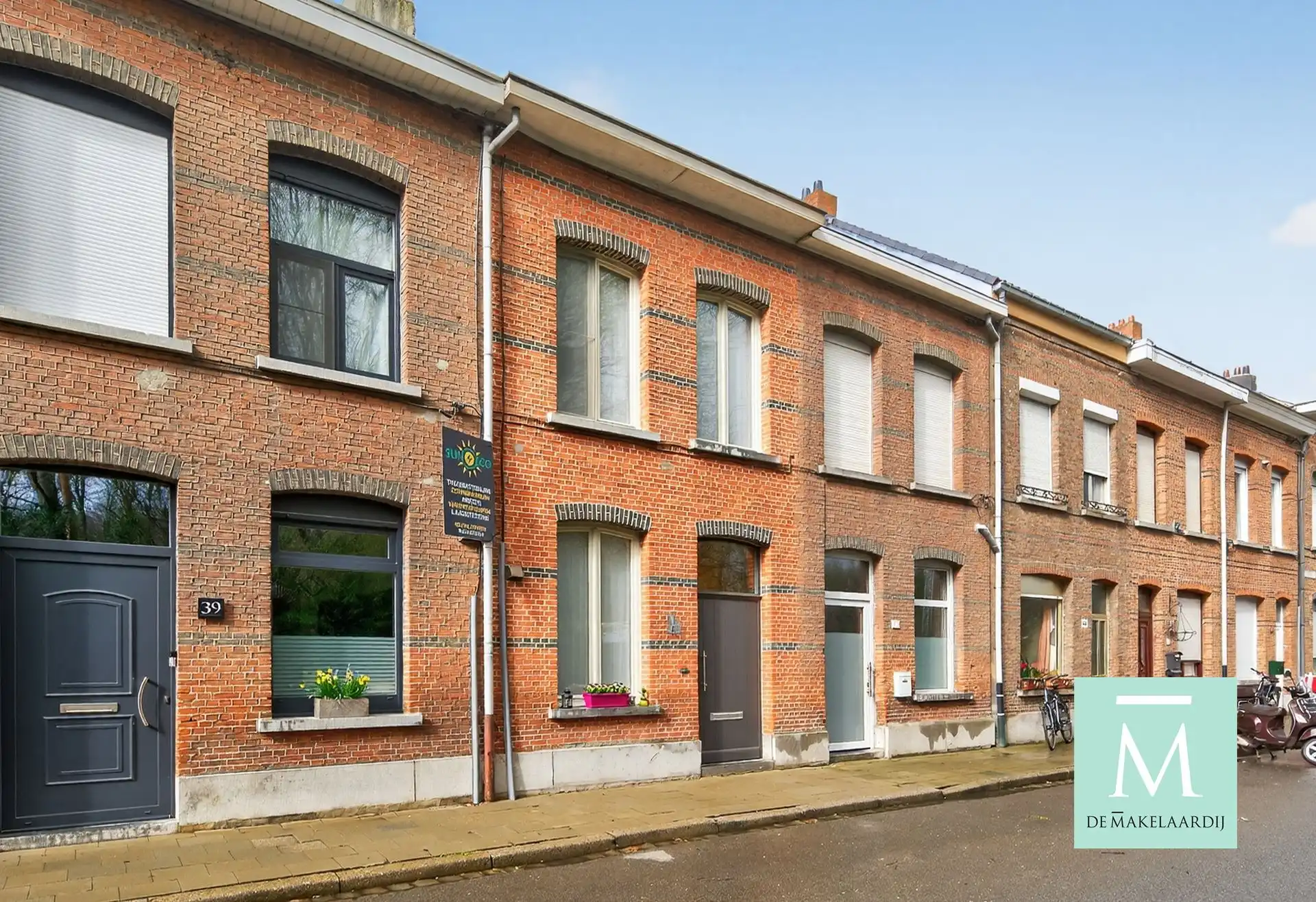 Instapklare woning met 3 slaapkamers en gezellig stadstuintje op toplocatie! foto {{pictureIndex}}