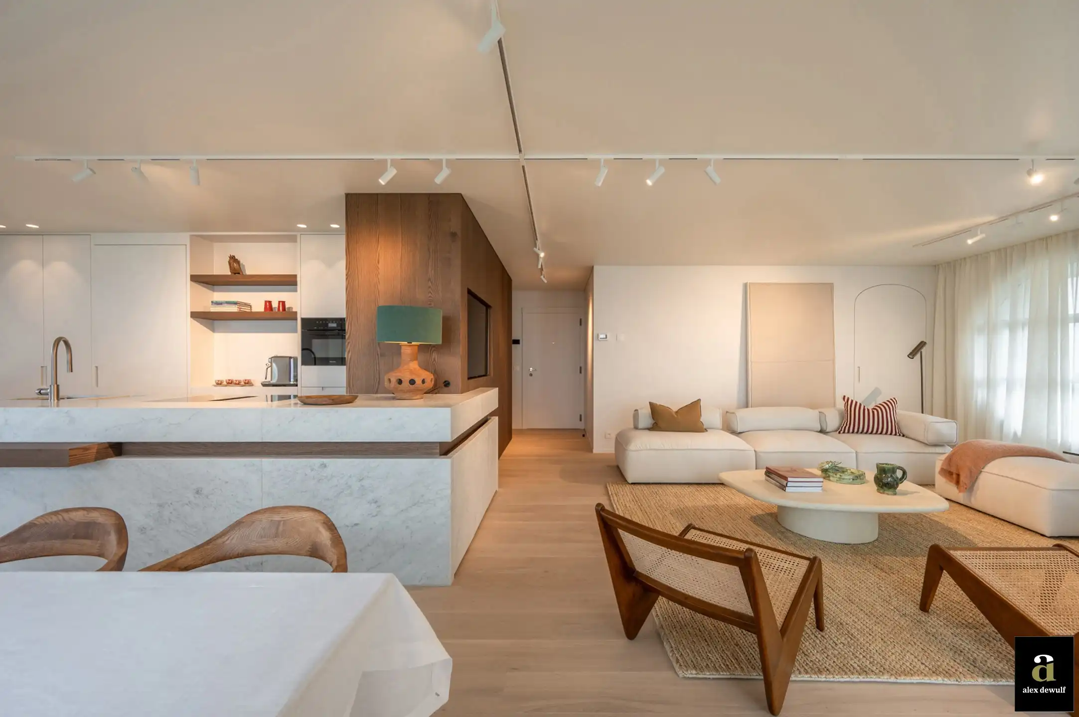 Uitstekend gelegen en stijlvol gerenoveerd appartement met goed zeezicht in villaresidentie [Kustlaan - Knokke Zoute]. foto 8