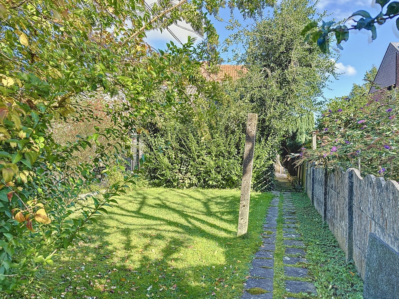 Centraal gelegen woning op mooi perceel foto 20