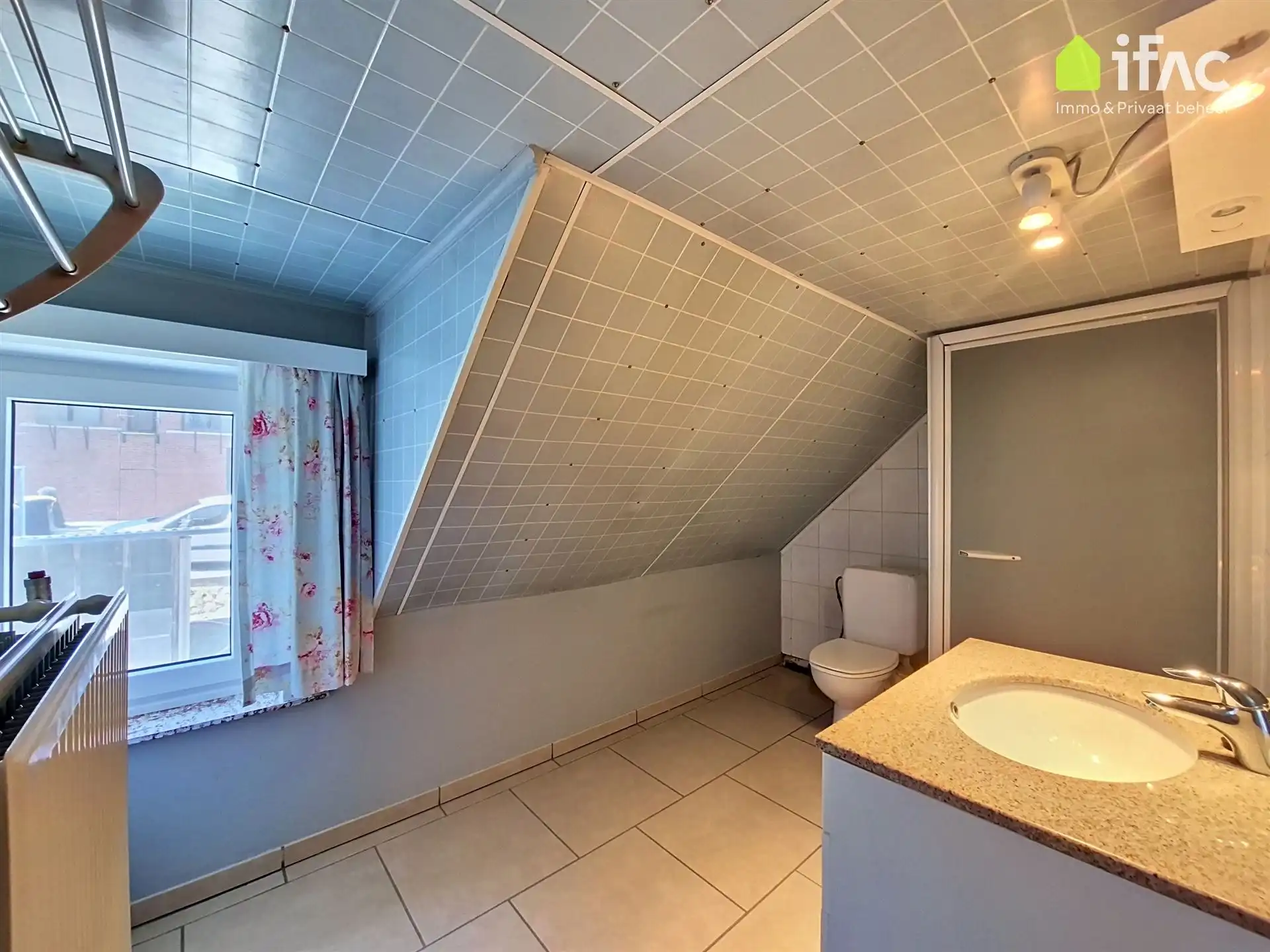 Te renoveren woning met recente ruime loods  foto 27