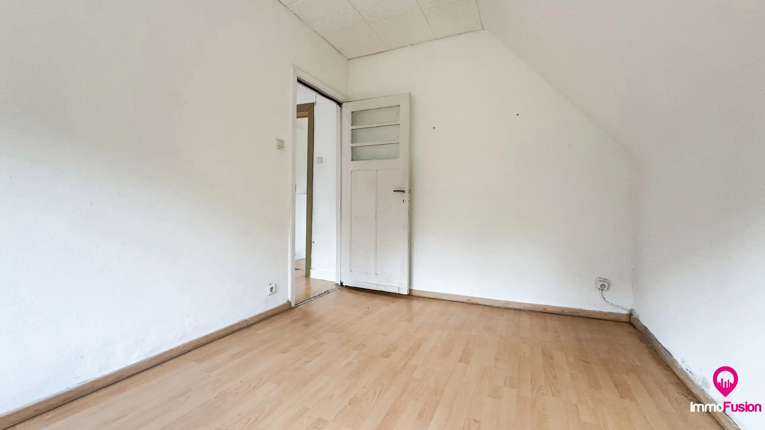 Te renoveren woning op groot perceel te Heusden-Zolder! foto 15