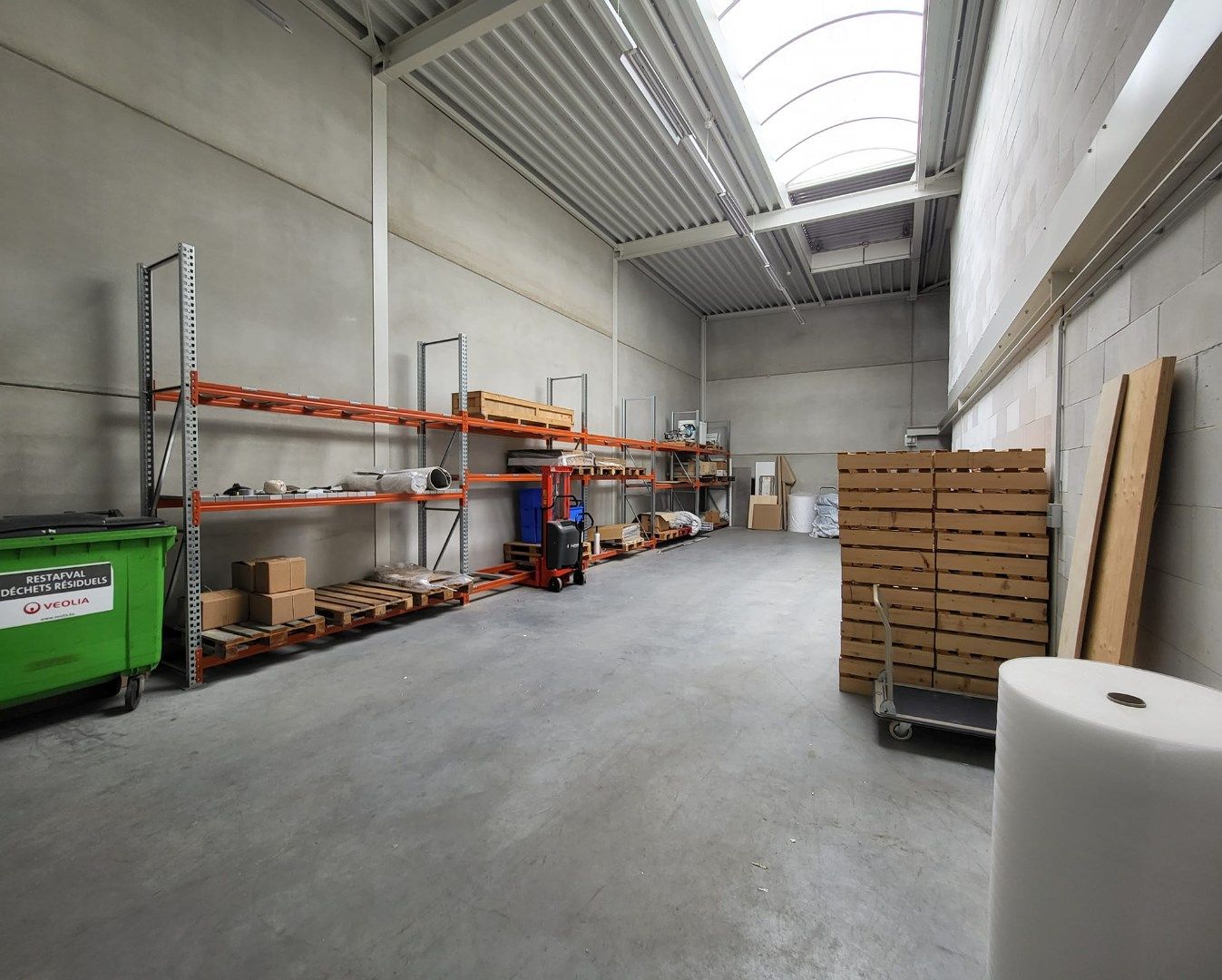 Hangar/loods met kantoor. foto 20