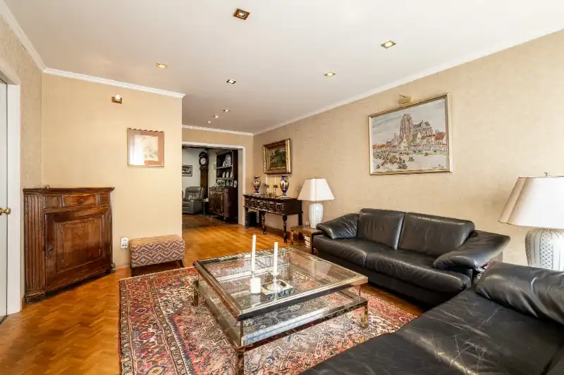 Centraal gelegen ruime woning met 4 slaapkamers. foto 5