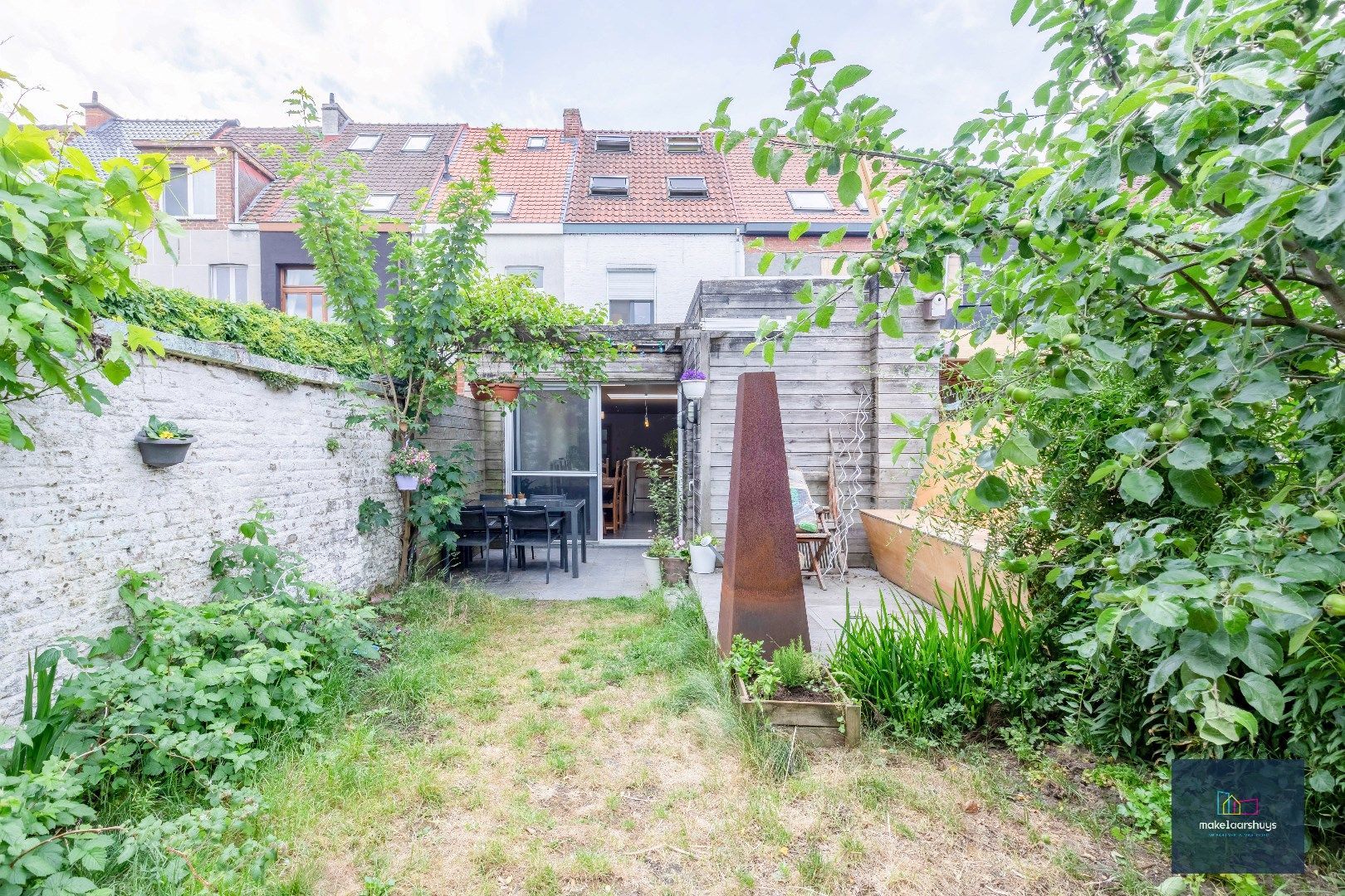 Instapklare woning met aangename tuin en garage foto 23
