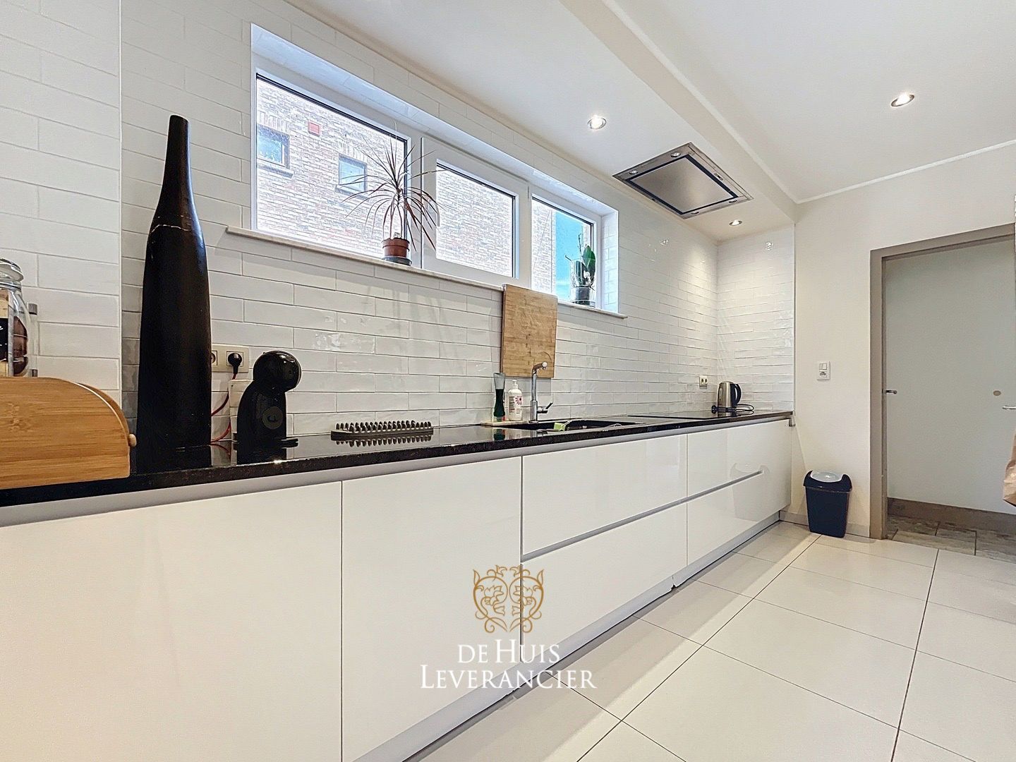 Prachtige, gerenoveerde woning met tuin en garage op toplocatie te koop in Mortsel! foto 10